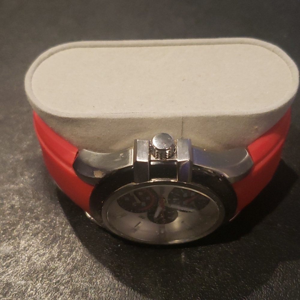 Watch - Picture 2 of 3
